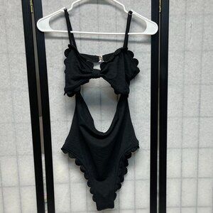 Cupshe Scallop Edge Cutout Front Embossed One Piece Monokini Swimsuit Black NWT